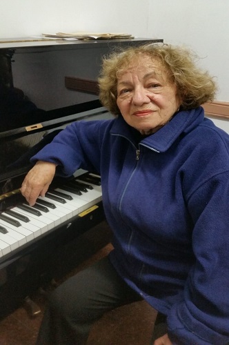 בלה איינשטיין – מורה לאורגנית ופסנתר